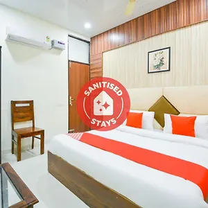Oyo 64736 Gold Hotel