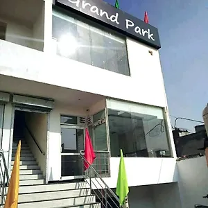 Grand Park, Hotel